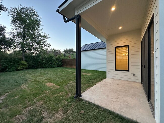 Building Photo - Valley View Villas