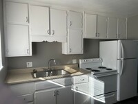 Building Photo - Absolutely Gorgeous Spacious Two Bedroom a...