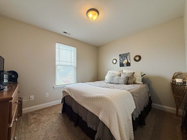 Building Photo - 3935 Standardbred Dr