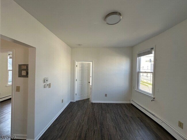 Building Photo - 145 Smith St