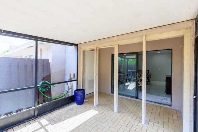 Building Photo - 5241 Jog Ln