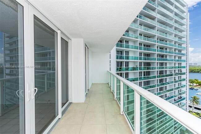 Building Photo - 100 Bayview Dr