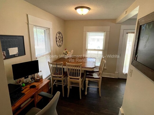 Building Photo - 830 S Fern St