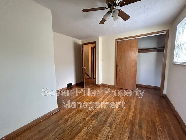 Building Photo - 323 S Napoleon Ave