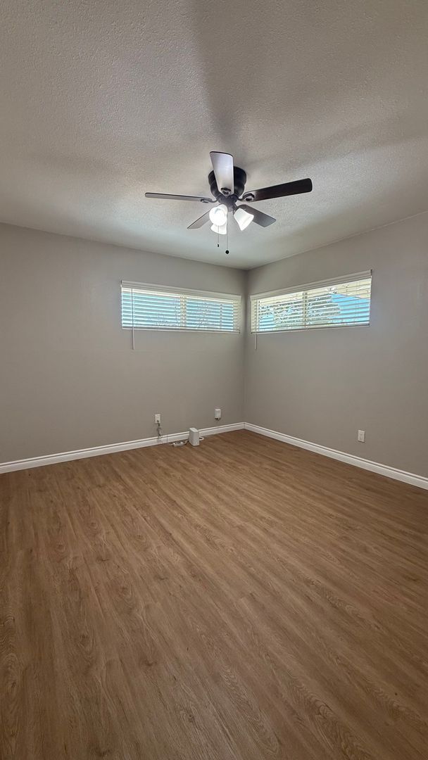 Building Photo - Beautiful Porterville Home! Available Now for Showing!
