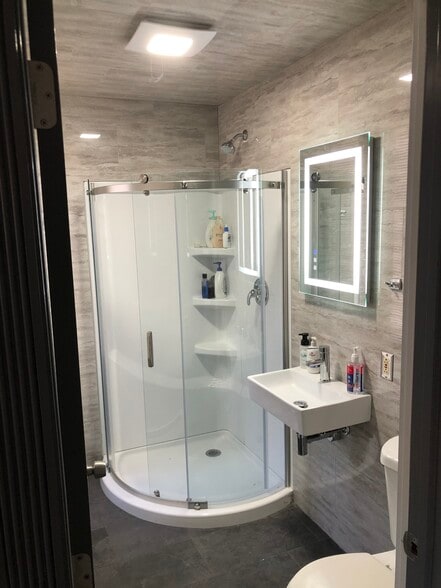 Building Photo - 136 Austin St