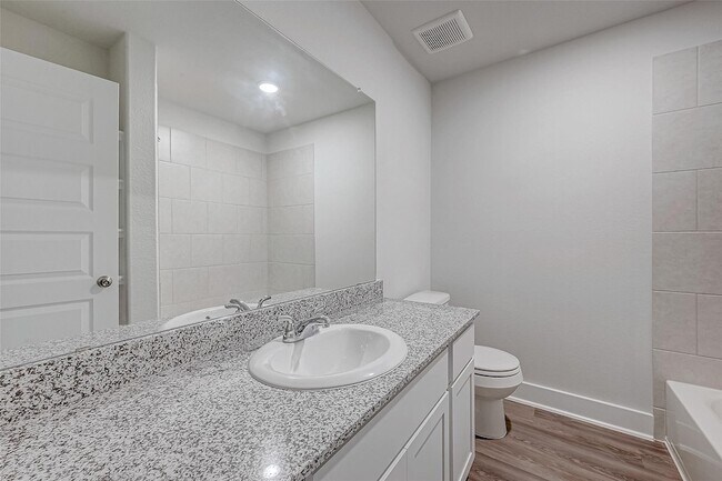 Building Photo - 13410 Sun Cay Dr