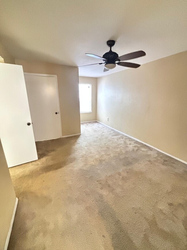 Building Photo - 1613 Columbia Arms Cir