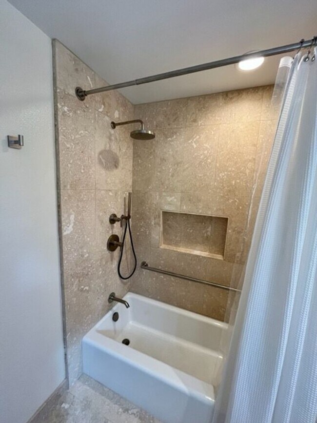 Building Photo - Village Park Single Story Home - Immaculat...