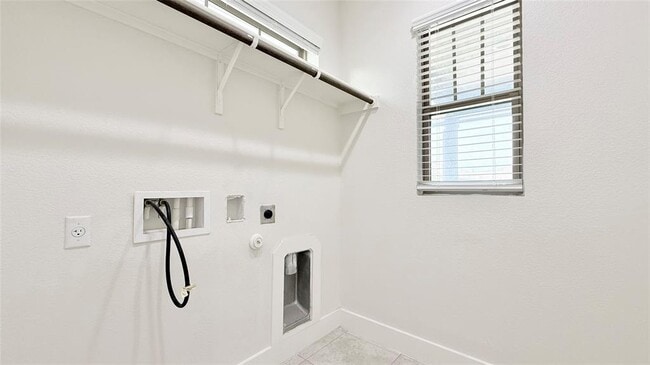 Building Photo - 600 Golden Glory Rd