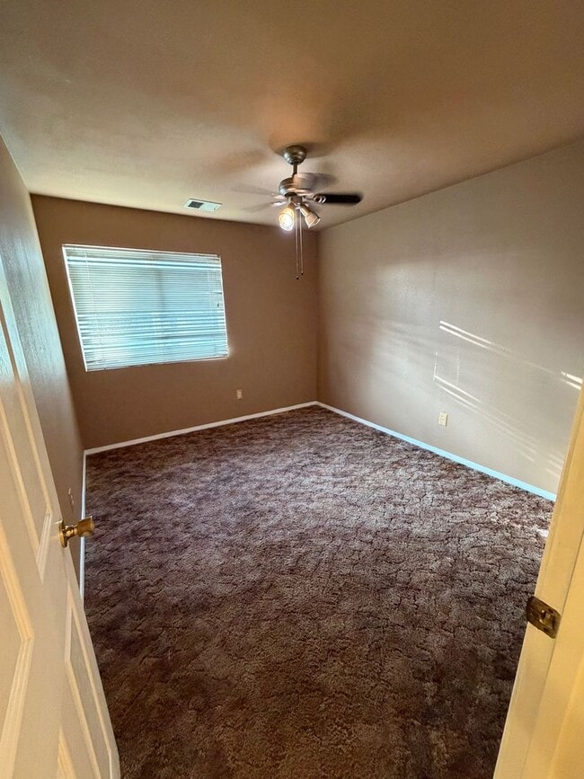 Building Photo - Nice home for rent in Hanford