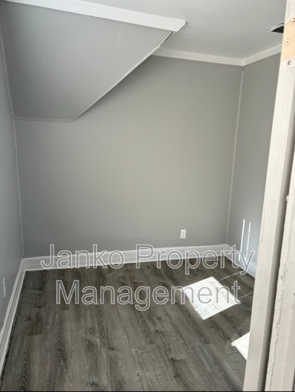 Building Photo - 7111 S Greenwood Ave