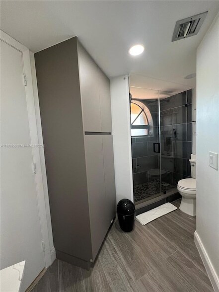 Building Photo - 15549 Miami Lakeway N