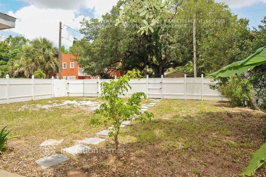 Building Photo - 2112 9th Ave W