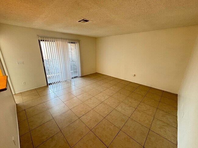 Building Photo - 4590 Carriage Park Dr