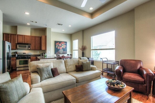 Building Photo - 3815 Center Plaza Dr