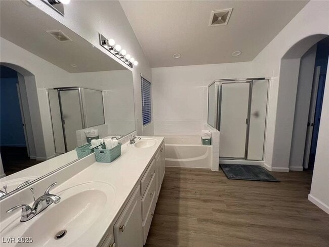 Building Photo - 4570 Sparwood Dr