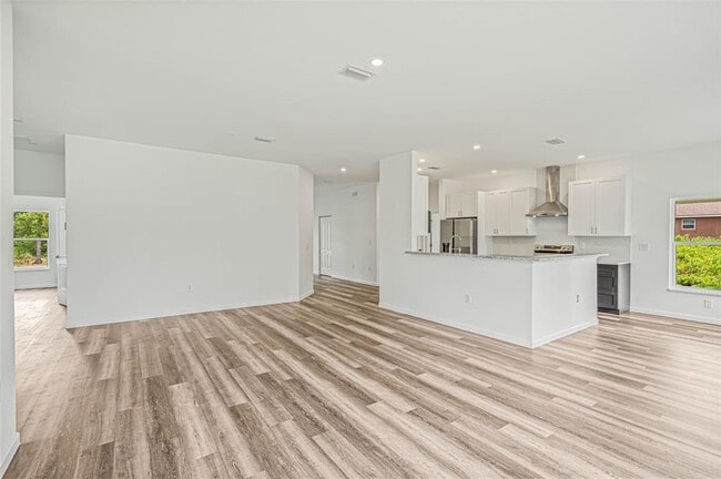 Building Photo - 8001 Leonardo St