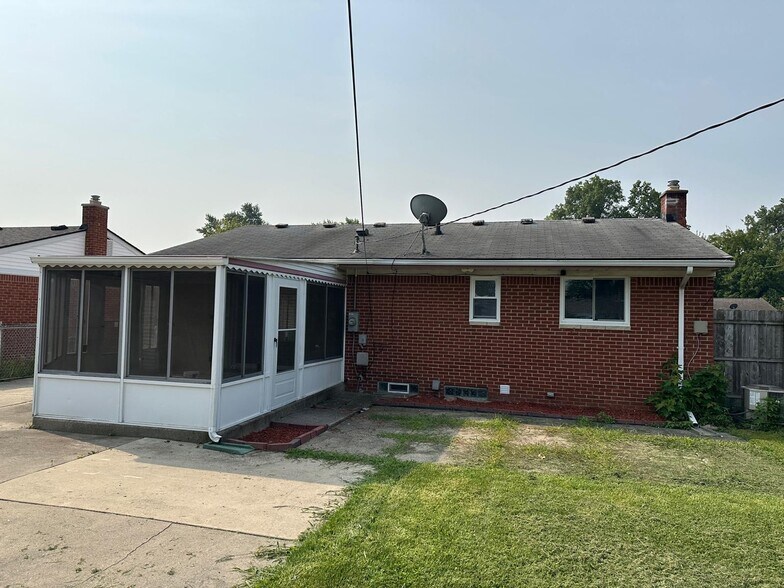Building Photo - 31074 Birchwood St