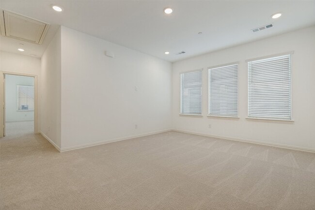 Building Photo - 4766 Lunker St