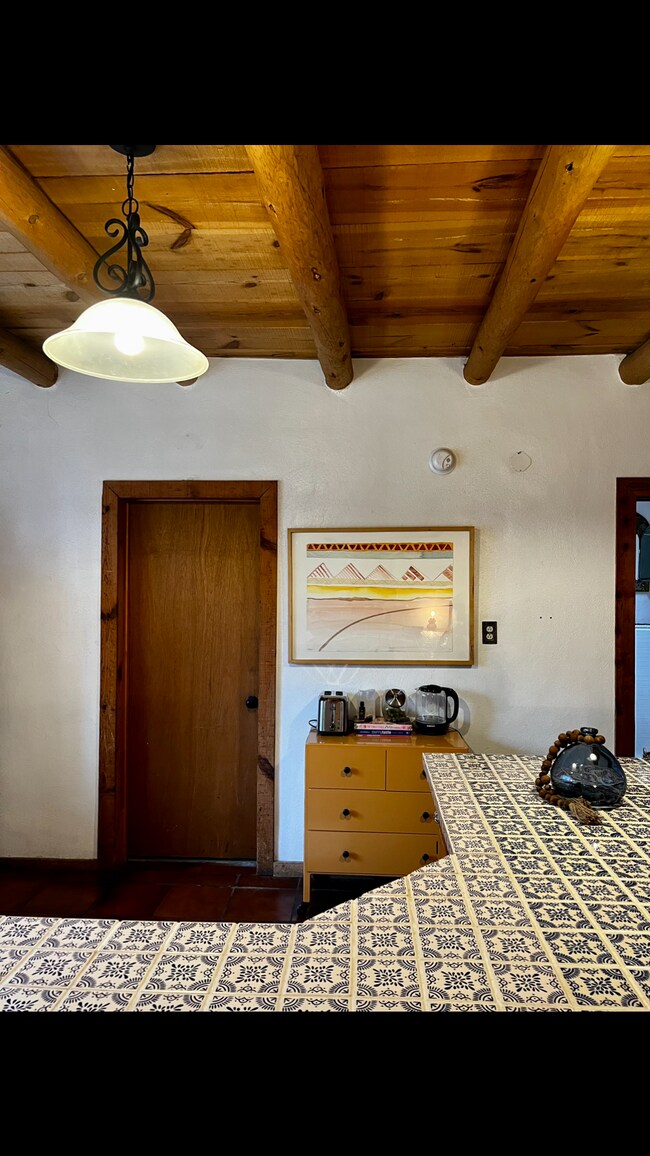 Building Photo - 114 Upper Ranchitos Rd