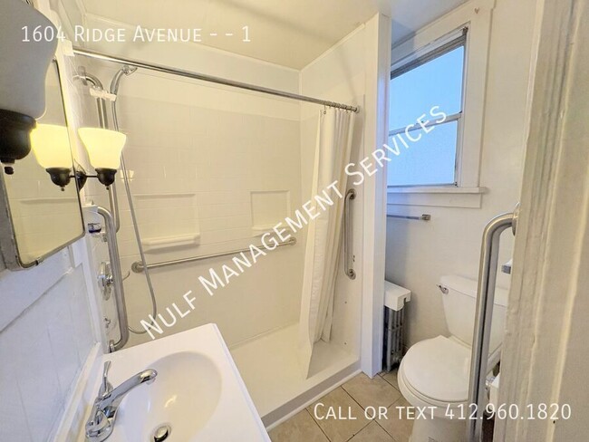 Building Photo - 2 bed, 1 bath unit in Braddock