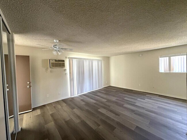 Interior Photo - 17801 Sherman Way,