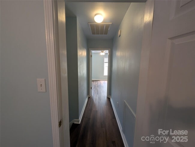 Building Photo - 1505 Flintwood Dr