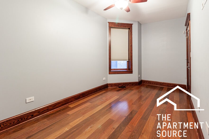 Building Photo - 1019 W Oakdale Ave