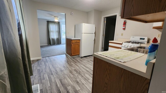 Building Photo - 820 W Ralston Dr