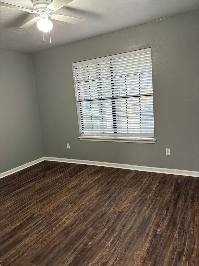 Building Photo - ES- WATSON WAY, LLC