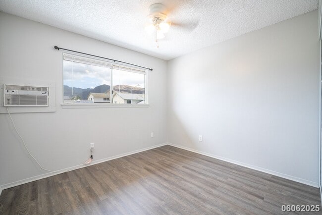 Building Photo - 3 Bed 2.5 Bath  with EV Charging