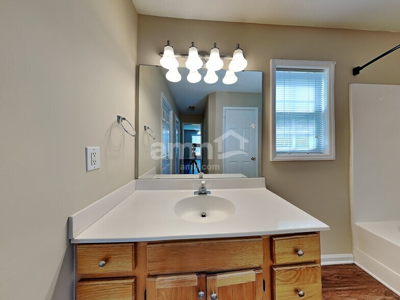 Building Photo - 4880 Manteo Ln