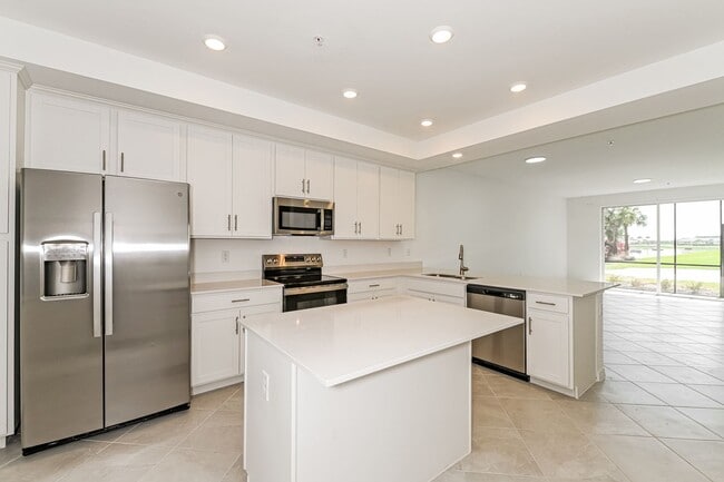 Building Photo - 2-bed 2-bath pet friendly condo with Golf membership at the National Golf!