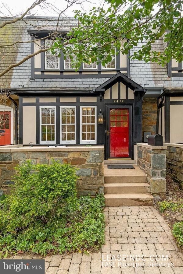 Building Photo - 4434 Reservoir Rd NW