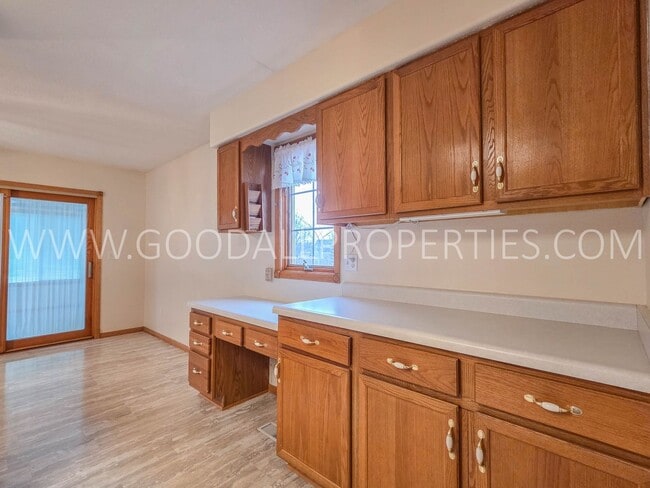 Building Photo - Spacious 5-Bedroom Ranch in the Heart of Waukee with a fenced in yard