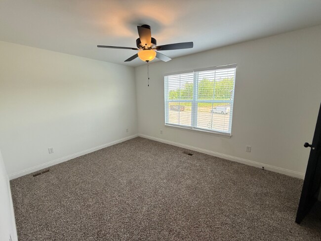Building Photo - 2067 Aster Dr