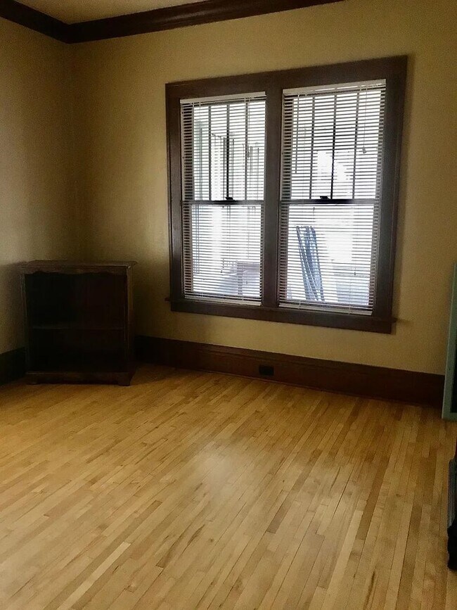 Building Photo - 1802-1806 Superior Ave - Duplex