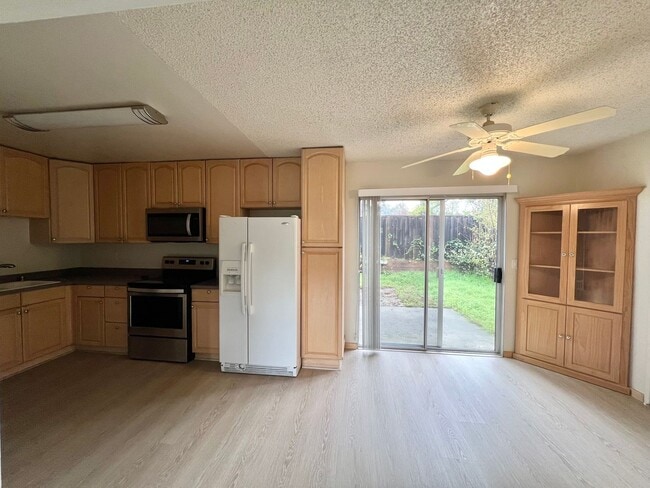 Building Photo - Charming 2 Story Soquel Condo