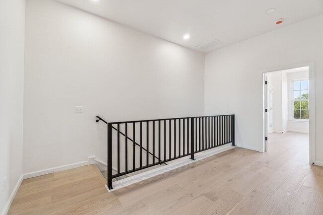 Building Photo - Minimalist Magic: 2-Bed Apartment Over Sel...