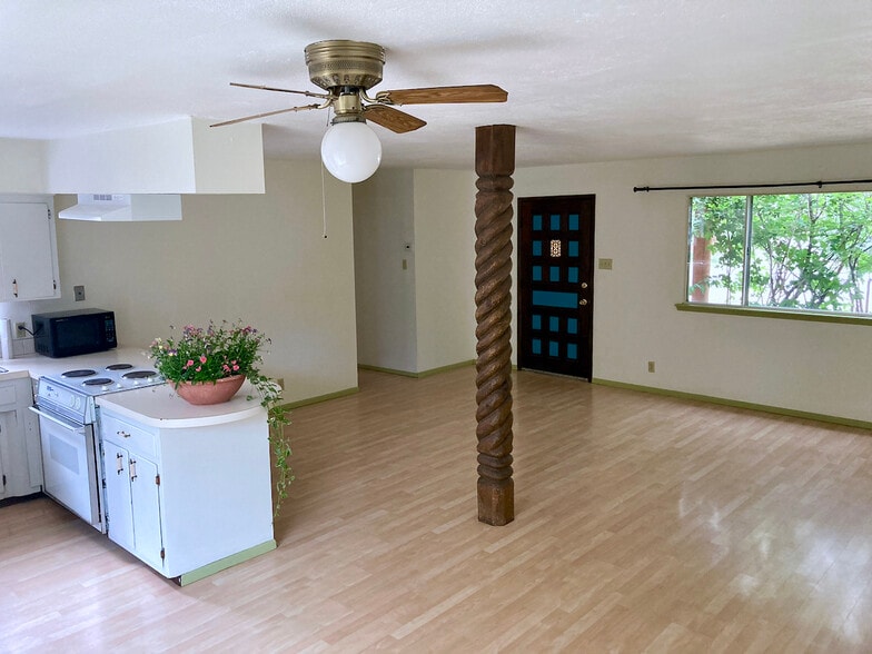 Dining Living Area - 223 Victor Ct