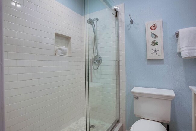 Building Photo - 453 S Sierra Ave