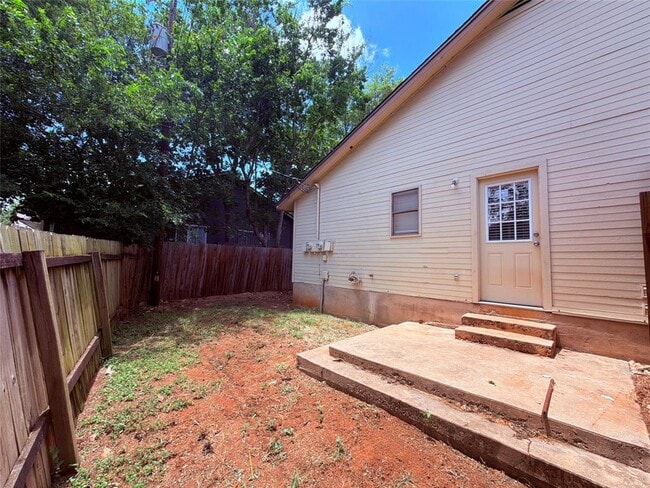 Building Photo - 405 Parkhill Cove