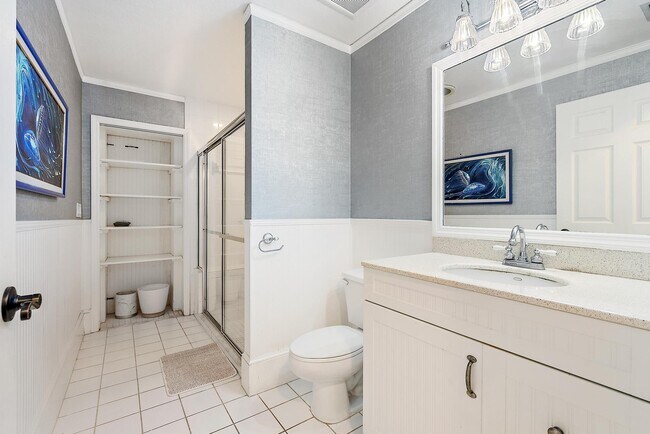 Building Photo - 542 N Cypress Dr