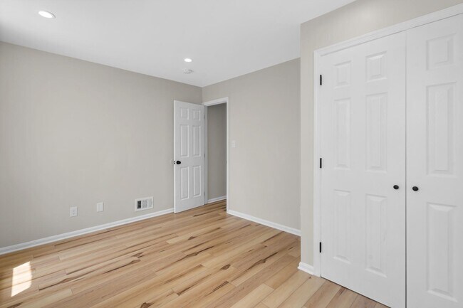 Building Photo - 2532 E Fayette St