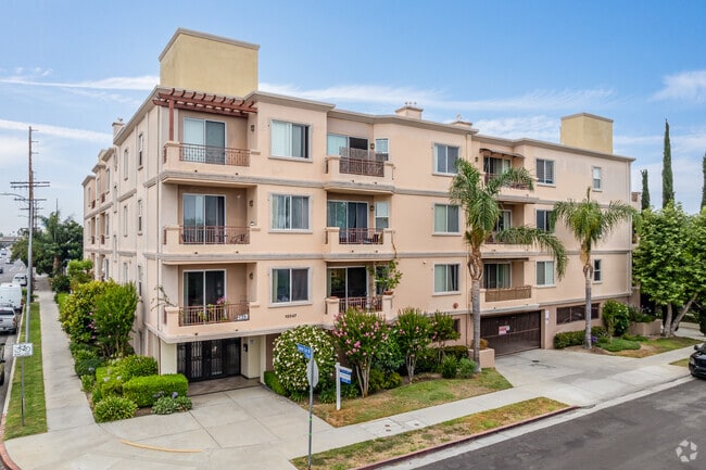 Primary - Califa Court