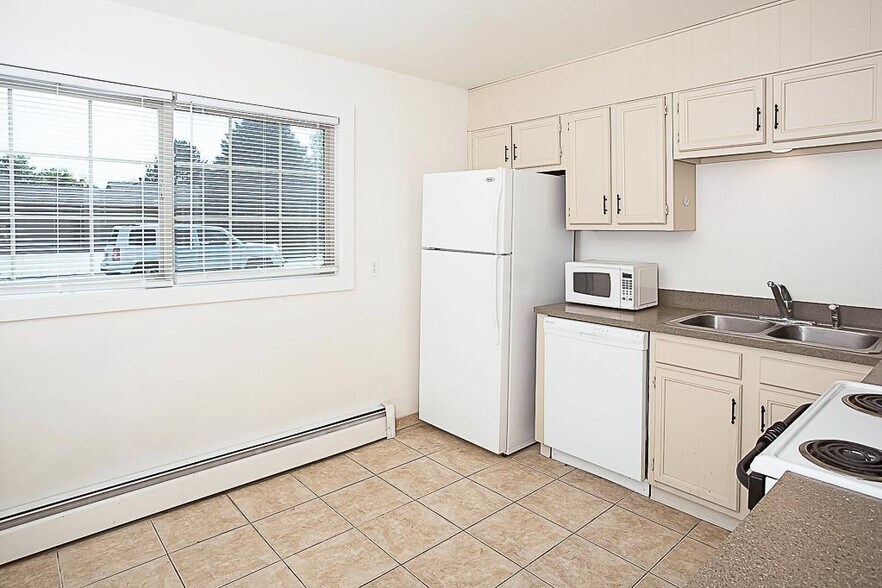 Building Photo - 386 Moccasin Trl
