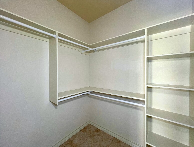 Building Photo - 1601 Jacaman Rd