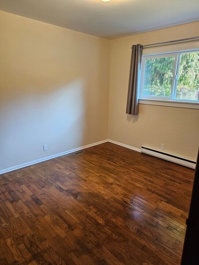 Building Photo - West hill Auburn - Darling 3 bed 1 bath ra...