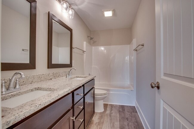 Building Photo - Townhome For Lease